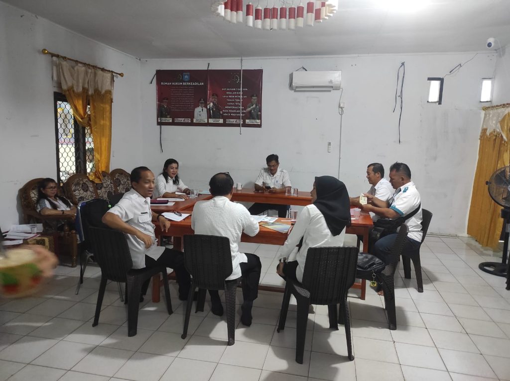 SOSIALISASI PELAKSANAAN PROGRAM PENGUATAN PEMERINTAH DAN PEMBANGUNAN DESA (P3PD) SUB KOMPONEN 2B OLEH DINASSOSPMD BIDANG PMD BANGKA TENGAH, RABU, 1 NOVEMBER 2023 DIKANTOR KEPALA DESA JERUK